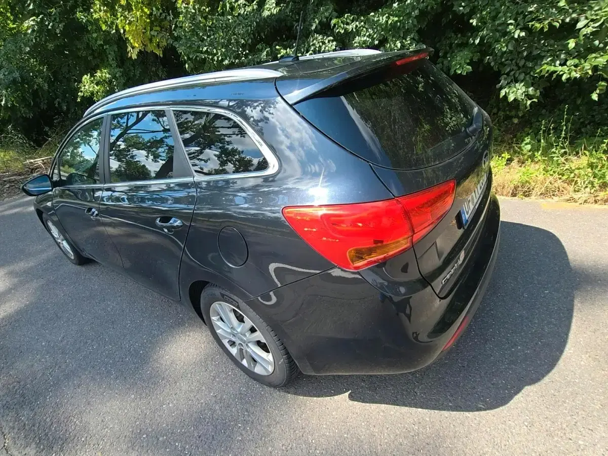 Gebraucht Kia Ceed 128 PS (94 kW) 2015 Schwarz Kleinwagen