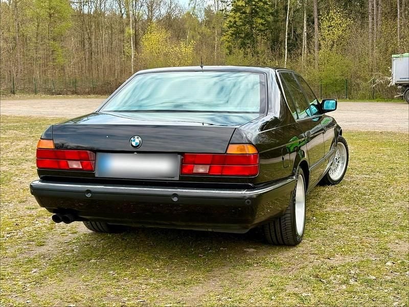 Second-hand BMW 740L 286 CP (210 kW) 1993 Negru Berlinǎ