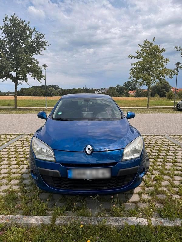 Blau Gebraucht 2009 Renault Mégane III Limousine | 3.900 € (Guter Preis) - Bild 1/4