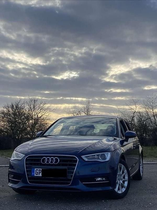 Second-hand Audi A3 Ambiente 125 CP (91 kW) 2015 Albastru Berlinǎ