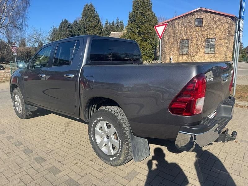 Gebraucht Toyota HiLux Comfort 150 PS (110 kW) 2017 Grau Abholung
