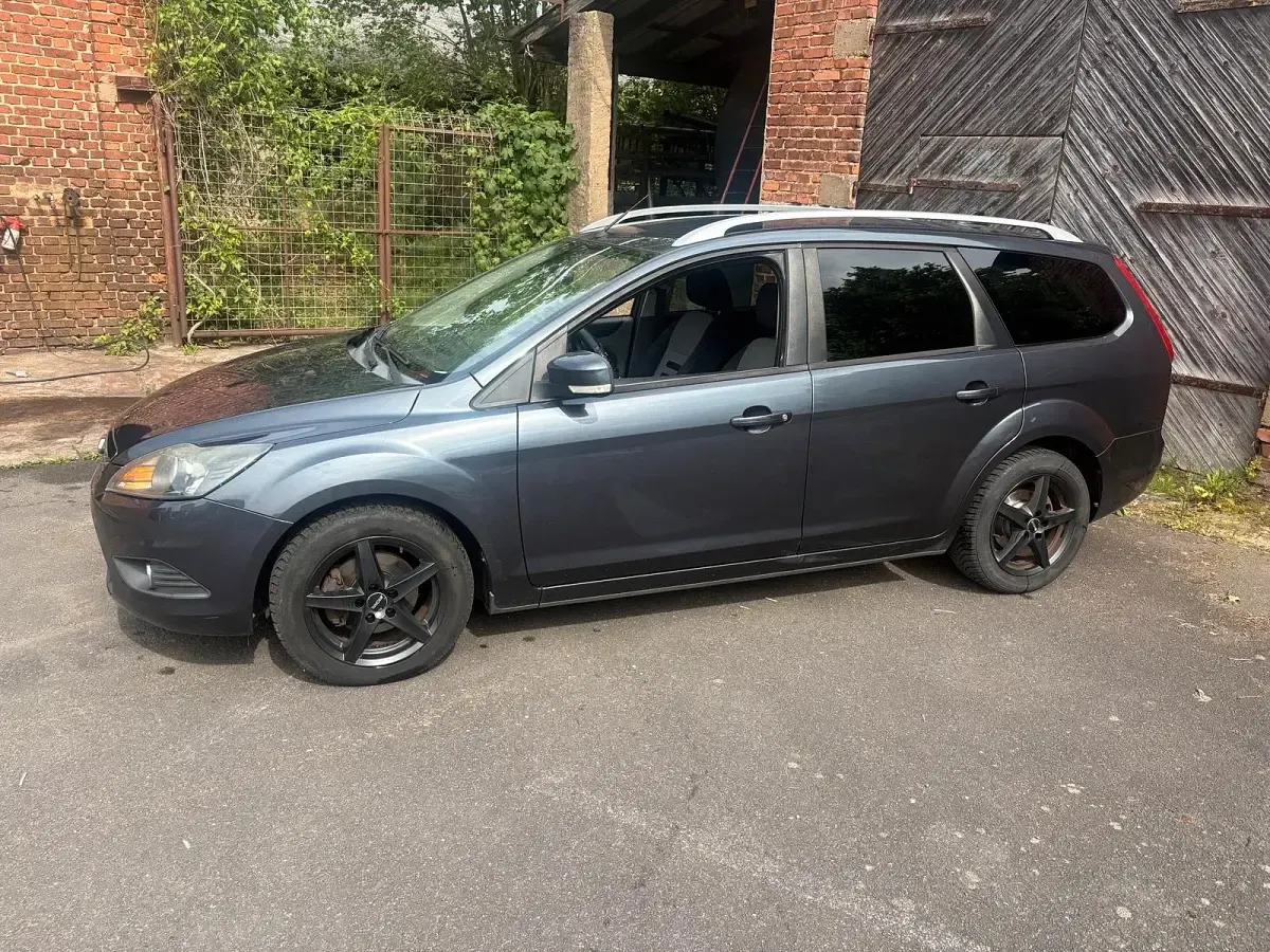 Gebraucht Ford Focus 125 PS (91 kW) 2009 Grau Kombi