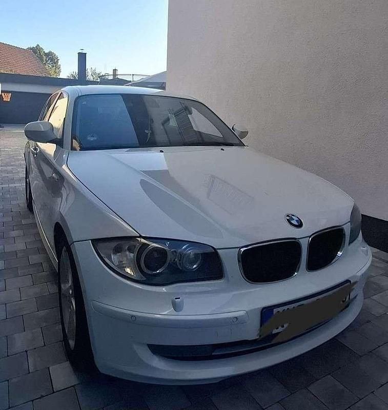 Weiß Gebraucht 2011 BMW 120 Kleinwagen | 4.050 € (Guter Preis) - Bild 1/4