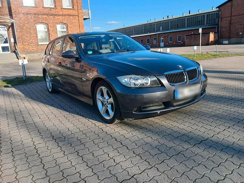 Gebraucht BMW 318 130 PS (95 kW) 2007 Grau Kombi