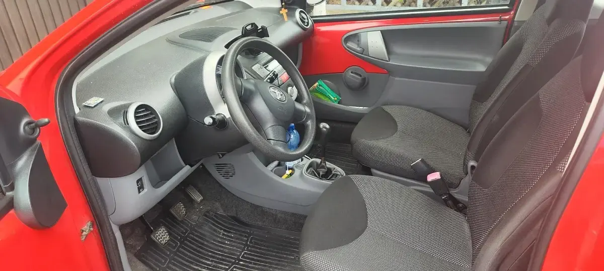 Gebraucht Toyota Aygo 68 PS (50 kW) 2009 Rot Kleinwagen