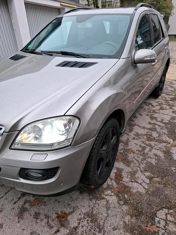 Grau Gebraucht 2006 Mercedes ML320 SUV | 4.000 € - Bild 1/4