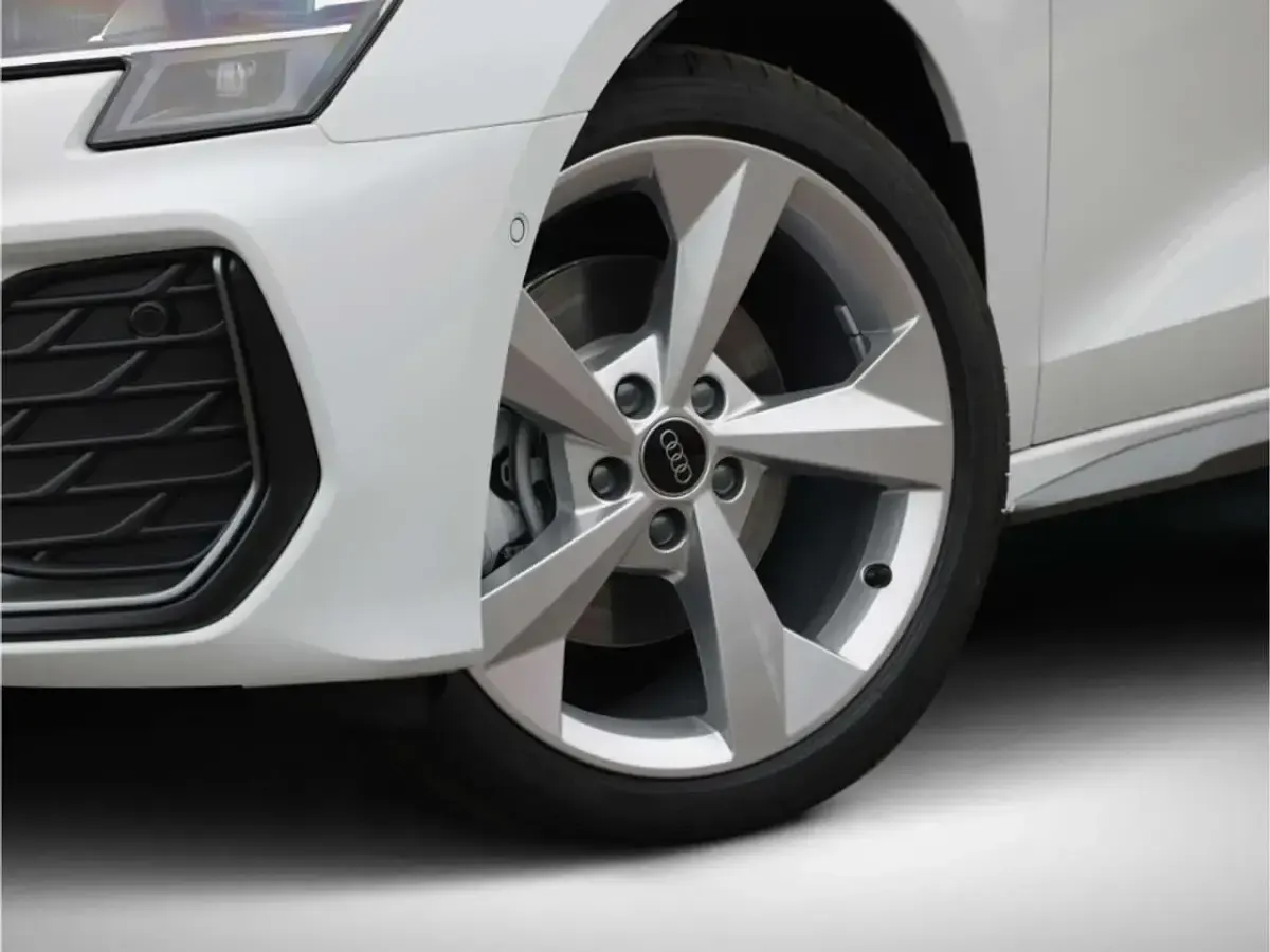 Neu Audi A3 S-Line 204 PS (150 kW) 2026 Gletscherweiß metallic Limousine