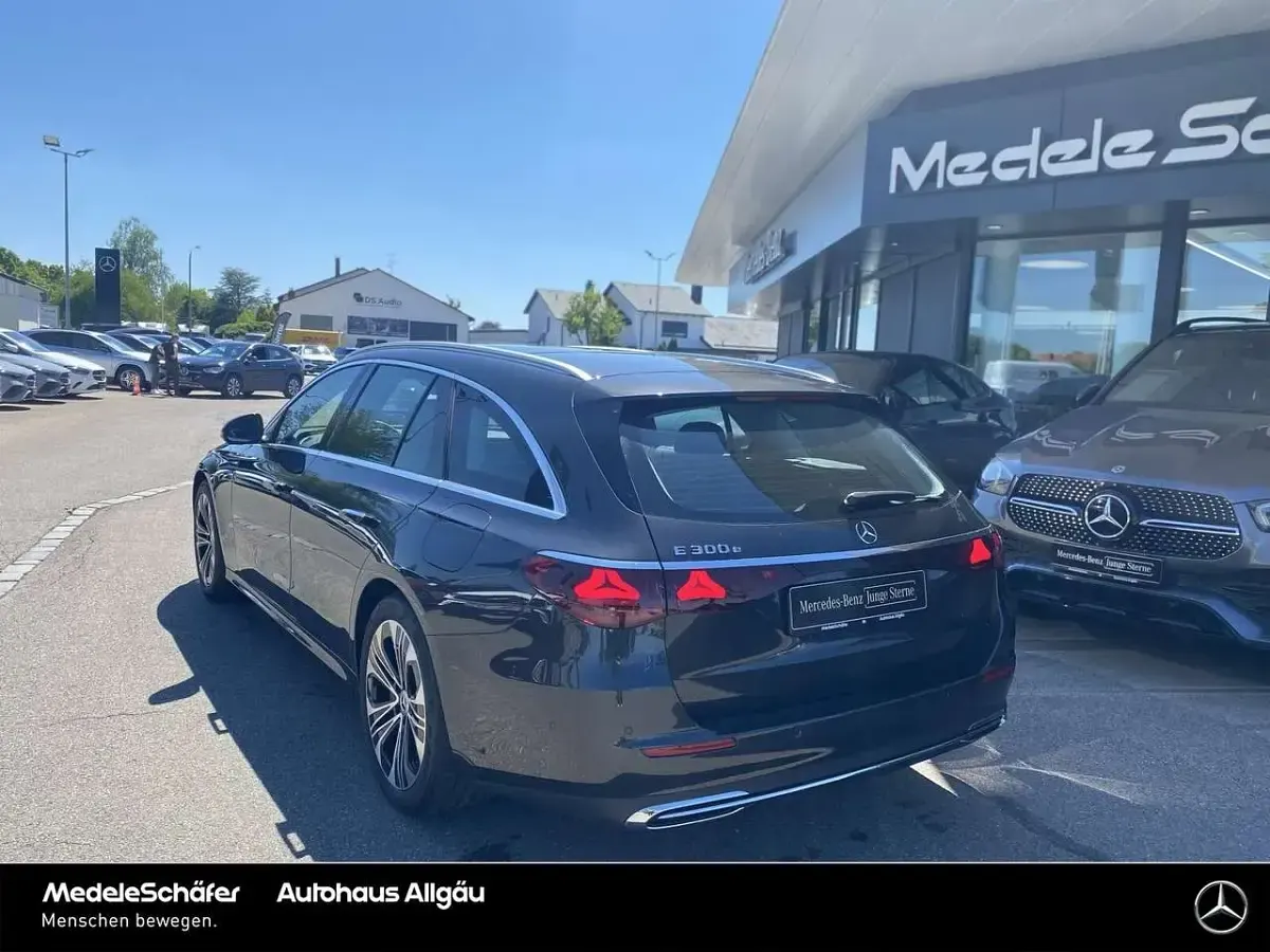 Gebraucht Mercedes E300 Avantgarde 313 PS (230 kW) 2024 Lack graphitgrau Kombi