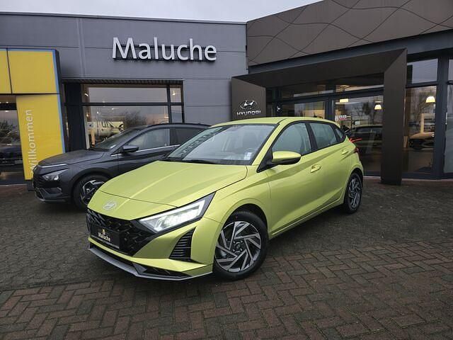 Gebraucht Hyundai i20 Trend 101 PS (74 kW) 2024 Lucid lime / met Limousine