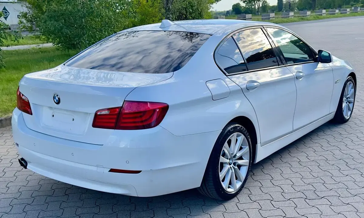 Gebraucht BMW 520 184 PS (135 kW) 2013 Weiß Limousine
