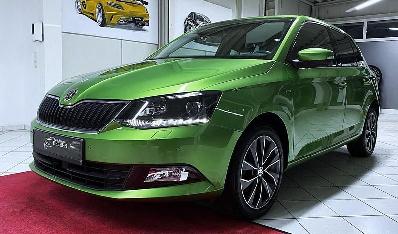 Grün Gebraucht 2017 Skoda Fabia Ambition Kleinwagen | 9.990 € (Fairer Preis) - Bild 1/4
