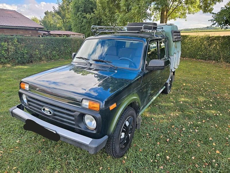 Grün Gebraucht 2019 Lada niva SUV | 21.999 € - Bild 1/4