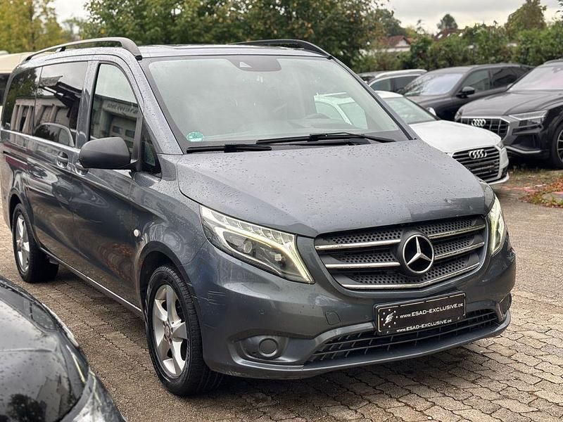 Grau Gebraucht 2018 Mercedes Vito Edition Van / Kleinbus | 24.900 € - Bild 1/4