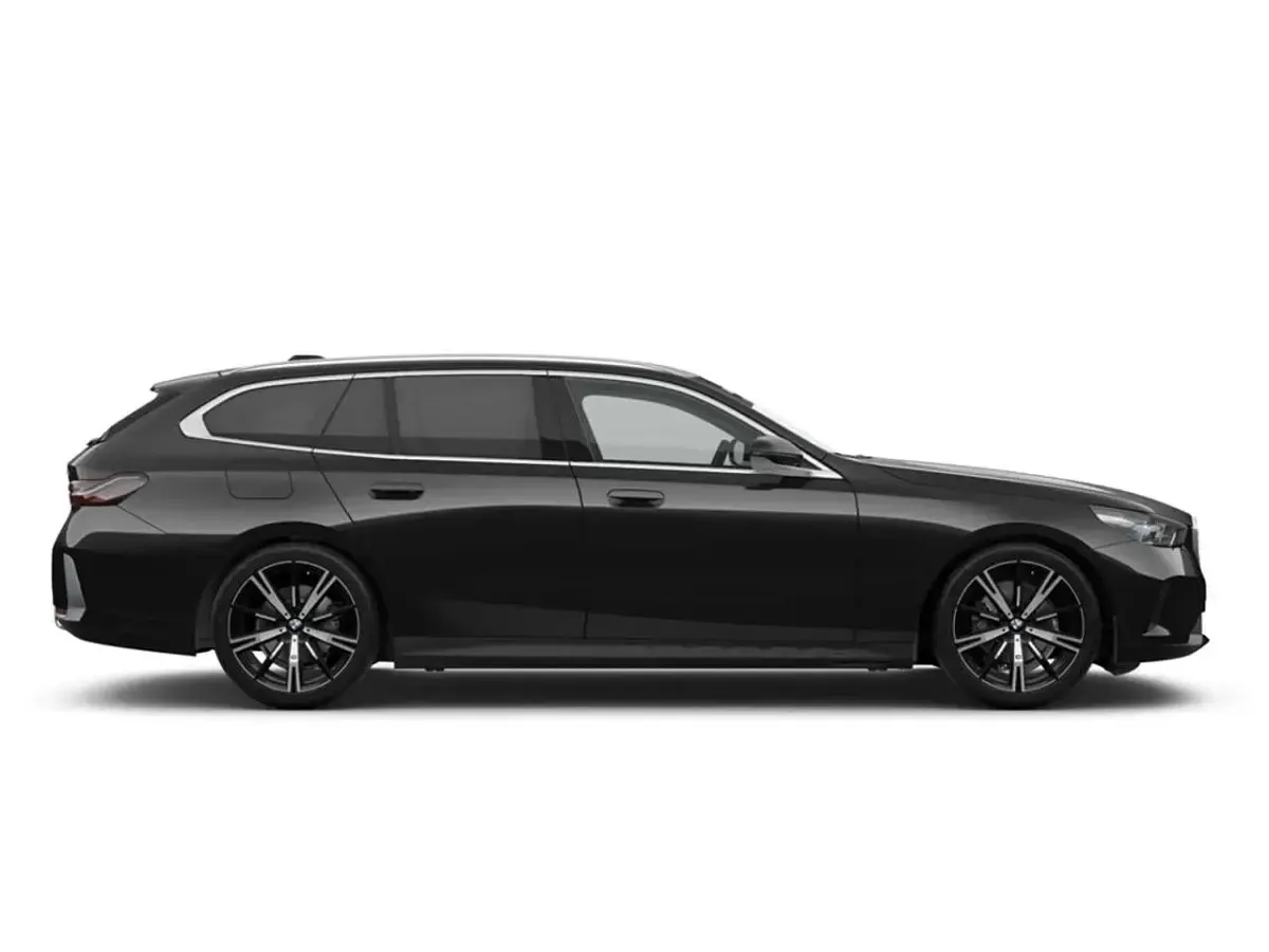 Gebraucht BMW 520 M Sport 208 PS (152 kW) 2026 Saphirschwarz metallic Kombi
