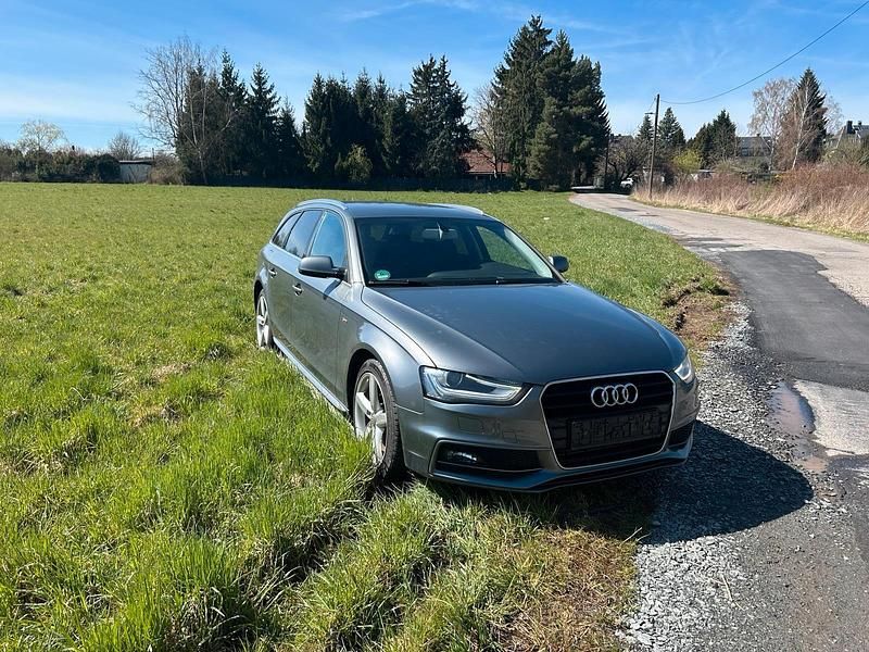 Gebraucht Audi A4 S-Line 177 PS (130 kW) 2015 Grau Kombi