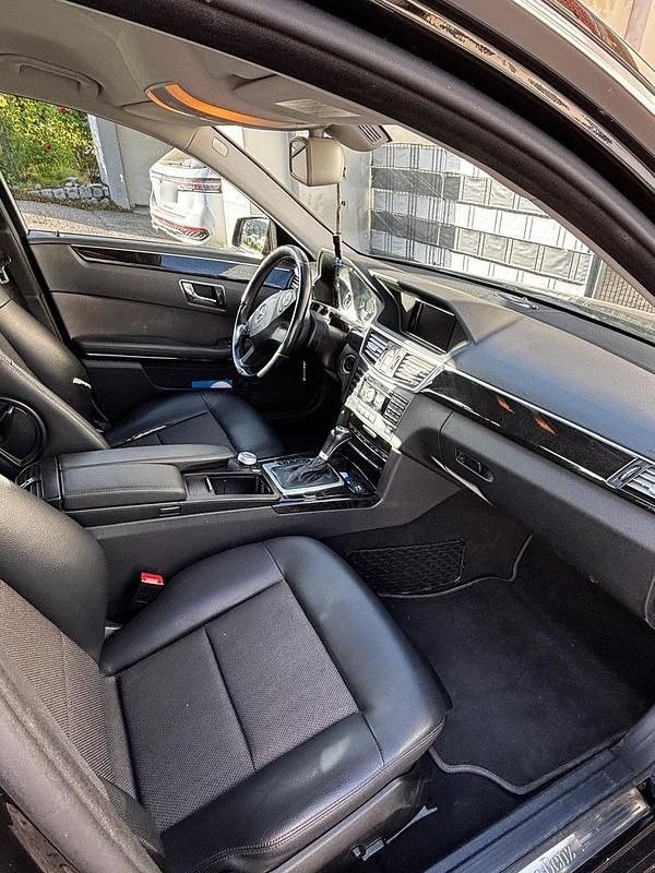 Gebraucht Mercedes E250 204 PS (150 kW) 2010 Schwarz Limousine