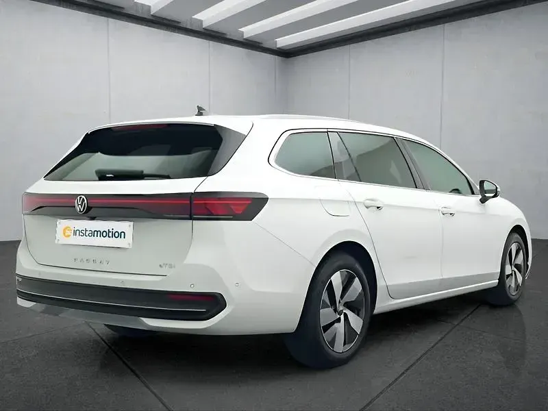Gebraucht VW Passat 150 PS (110 kW) 2025 Weiß Kombi