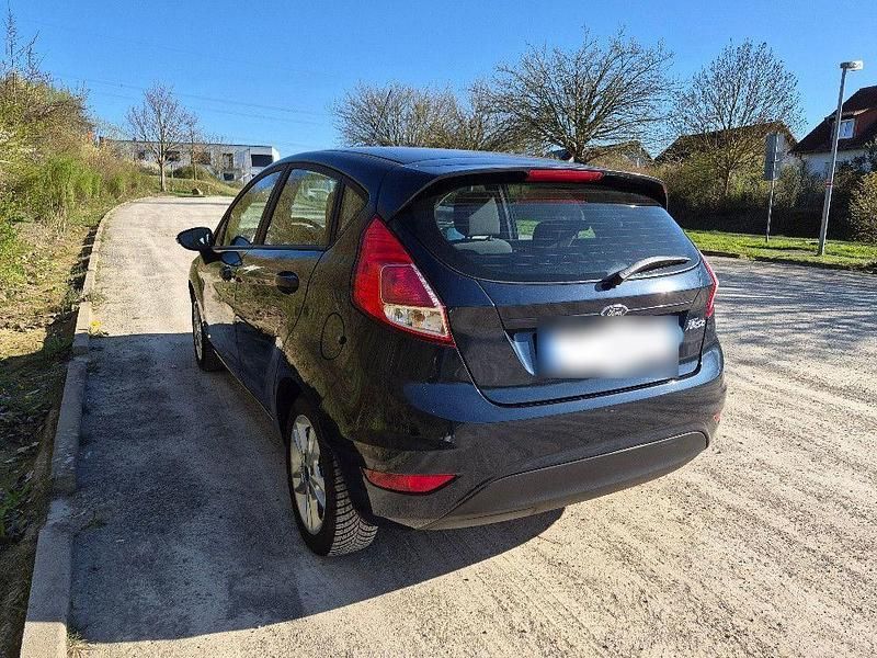 Gebraucht Ford Fiesta SYNC Edition 80 PS (58 kW) 2016 Grau Kleinwagen
