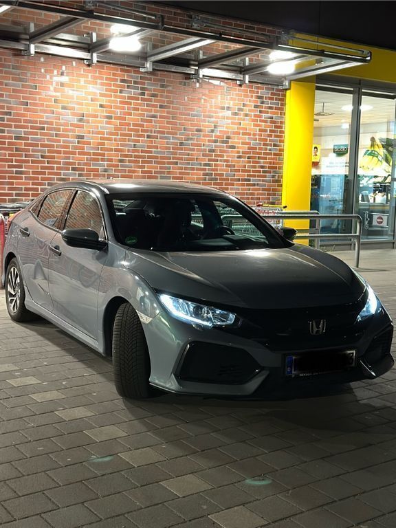 Grau Gebraucht 2018 Honda Civic Comfort Limousine | 14.250 € (Fairer Preis) - Bild 1/4