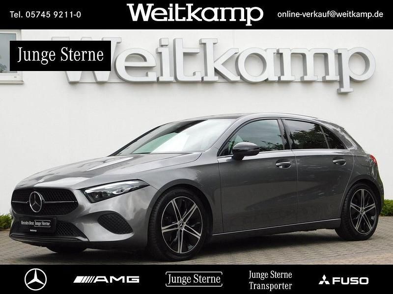 Lack mountaingrau Gebraucht 2023 Mercedes A220 Night Limousine | 28.875 € (Fairer Preis) - Bild 1/4