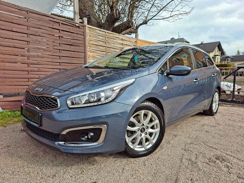 Gebraucht Kia Ceed DREAM-TEAM Edition 101 PS (74 kW) 2019 Blau Kleinwagen