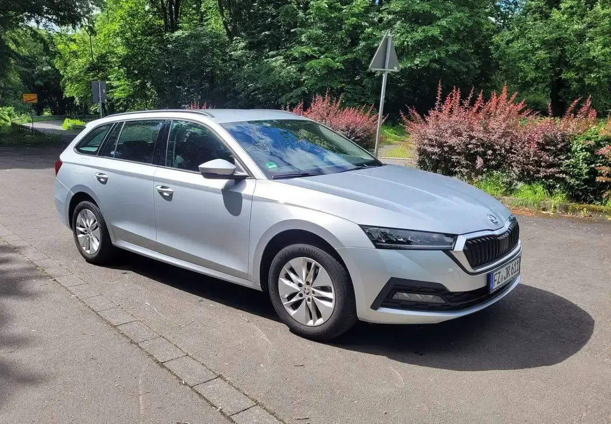 Gebraucht Skoda Octavia Ambition 150 PS (110 kW) 2023 Silber Kombi
