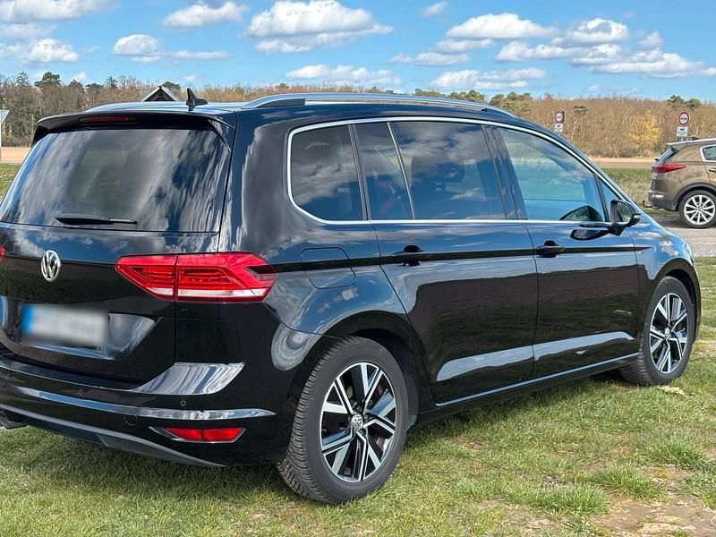 Gebraucht VW Touran Highline 150 PS (110 kW) 2020 Schwarz Van / Kleinbus
