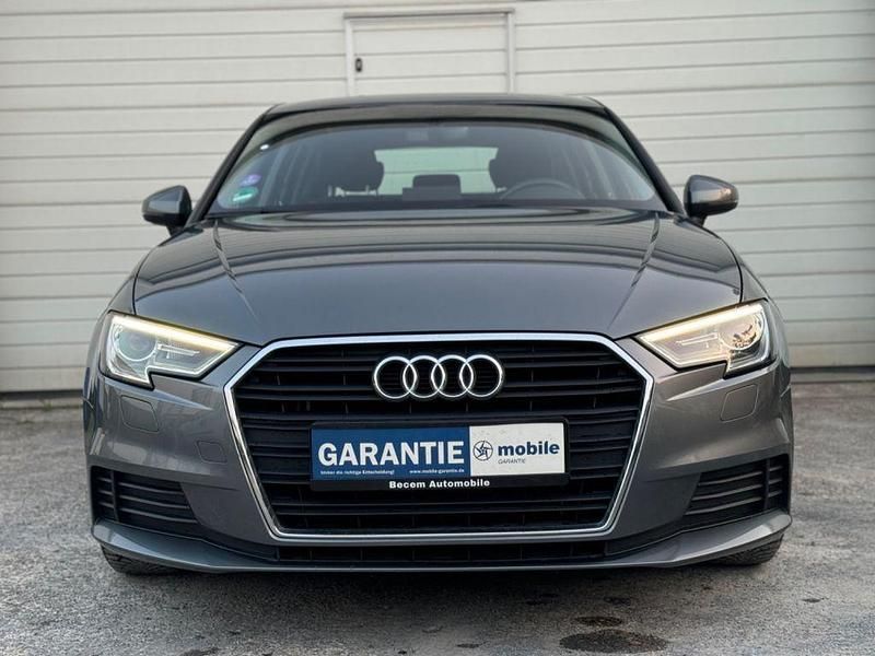 Grau Gebraucht 2019 Audi A3 Comfort Limousine | 15.499 € (Superpreis) - Bild 1/4