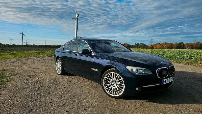 Blau Gebraucht 2011 BMW 750 Limousine | 11.800 € (Fairer Preis) - Bild 1/4