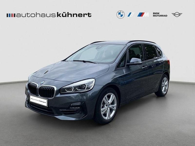 Mineralgrau metallic Gebraucht 2021 BMW 218 Active Tourer Sport Line Van / Kleinbus | 23.565 € (Fairer Preis) - Bild 1/4