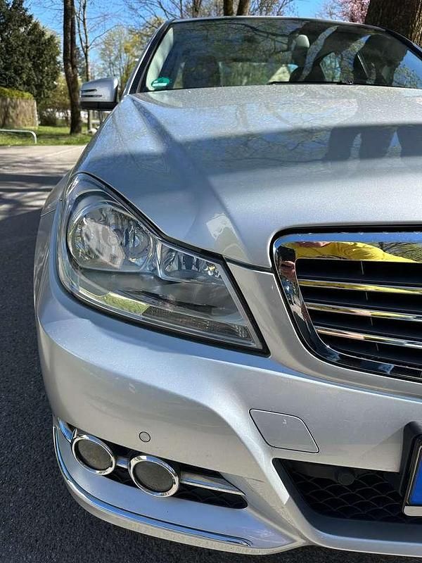 Gebraucht Mercedes C200 Elegance 184 PS (135 kW) 2011 Silber Limousine