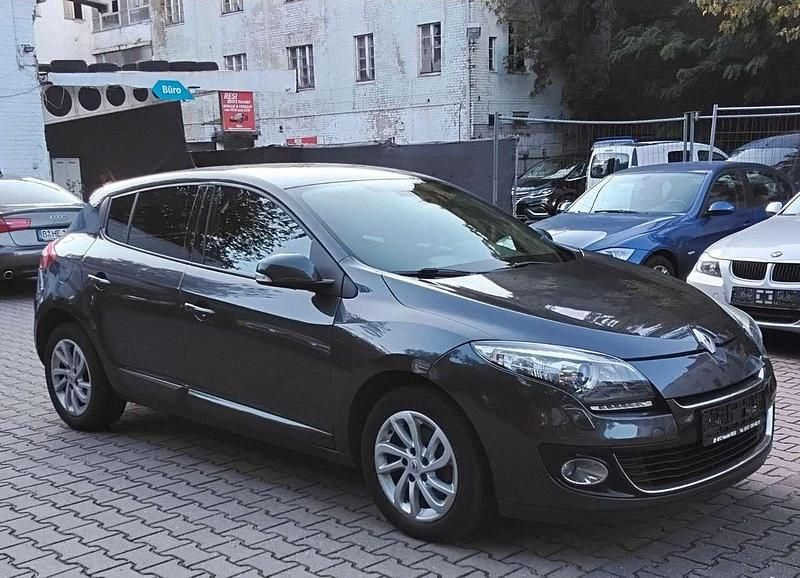 Grau Gebraucht 2012 Renault Mégane III Dynamique Kleinwagen | 4.750 € (Fairer Preis) - Bild 1/4