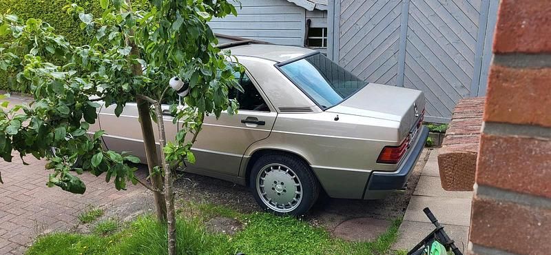 Gebraucht Mercedes 190 204 PS (150 kW) 1991 Silber Limousine
