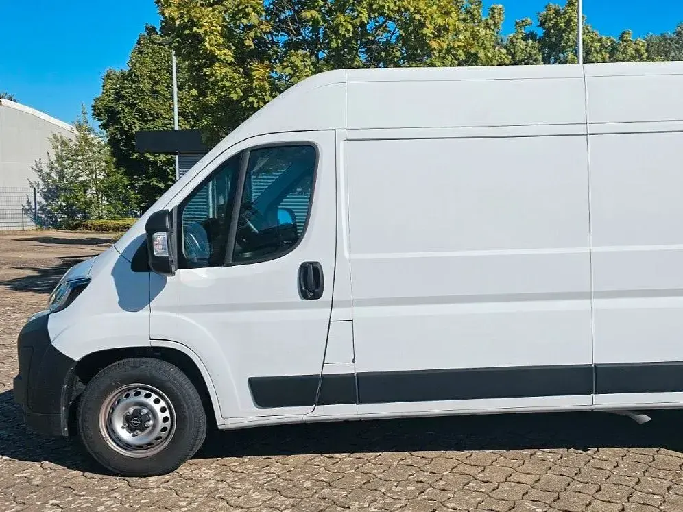 Gebraucht Opel Movano 140 PS (102 kW) 2024 Weiß Van