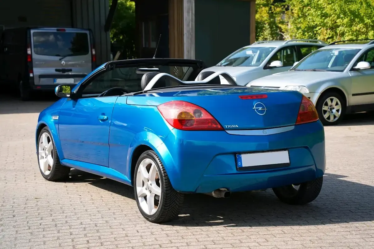 Gebraucht Opel Tigra 90 PS (66 kW) 2004 Blau Cabrio