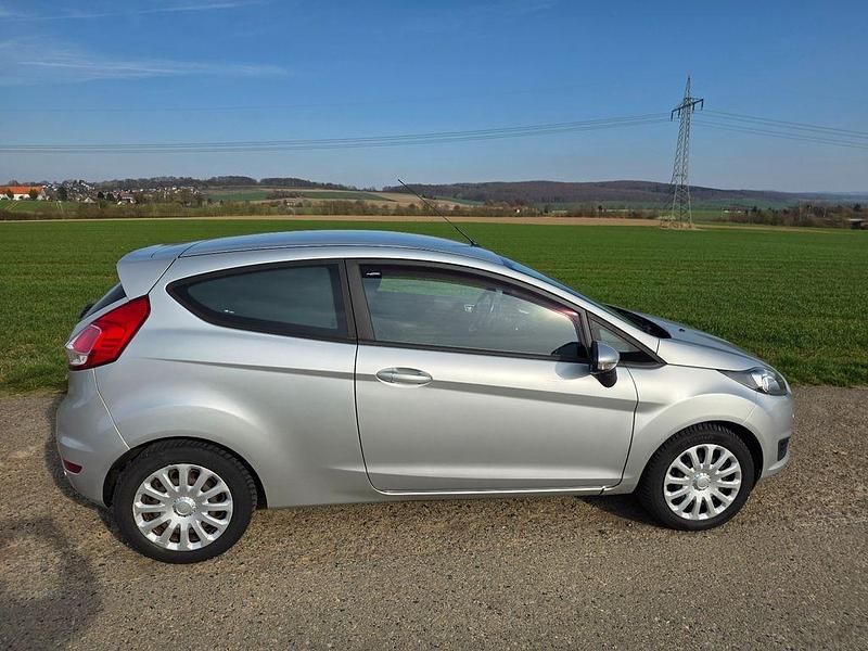 Gebraucht Ford Fiesta 75 PS (55 kW) 2015 Silber