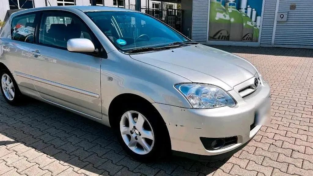 Brugt Toyota Corolla 97 HK (71 kW) 2006 Sølv Hatchback