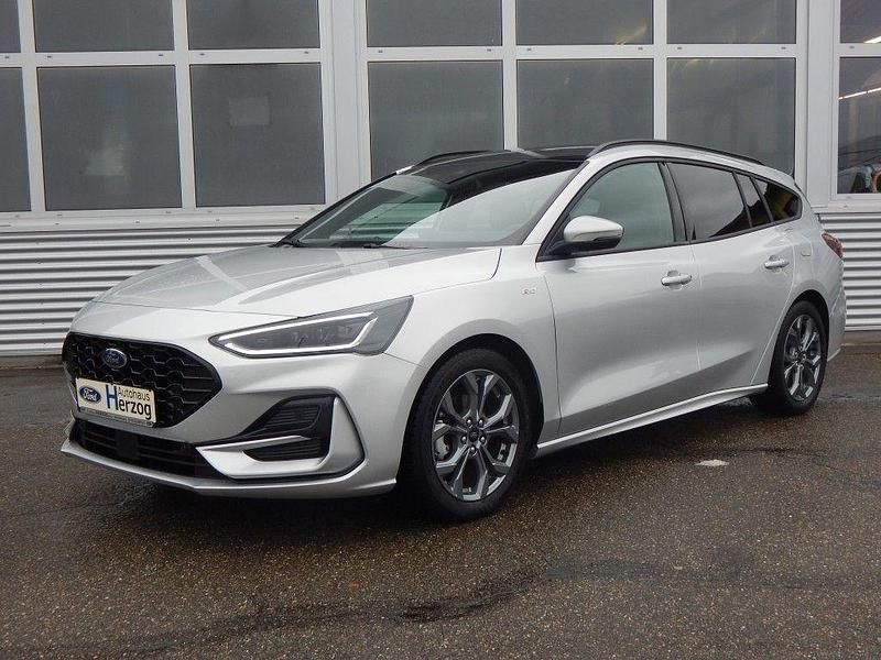 Silber Gebraucht 2024 Ford Focus ST-Line X Limousine | 25.990 € (Fairer Preis) - Bild 1/4