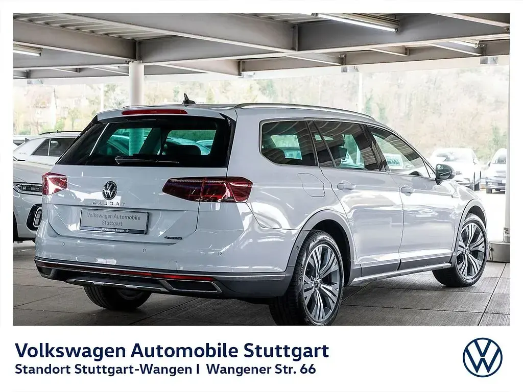 Gebraucht VW Passat Alltrack 200 PS (147 kW) 2023 Gletscherweiß metallic Kombi