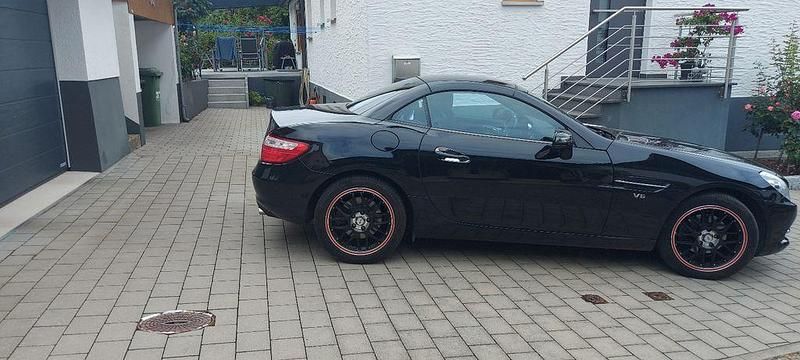 Schwarz Gebraucht 2012 Mercedes SLK200 Edition 1 Cabrio | 13.650 € (Guter Preis) - Bild 1/4