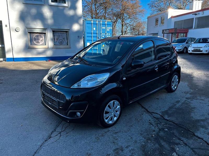 Gebraucht Peugeot 107 Active 68 PS (50 kW) 2012 Schwarz Kleinwagen