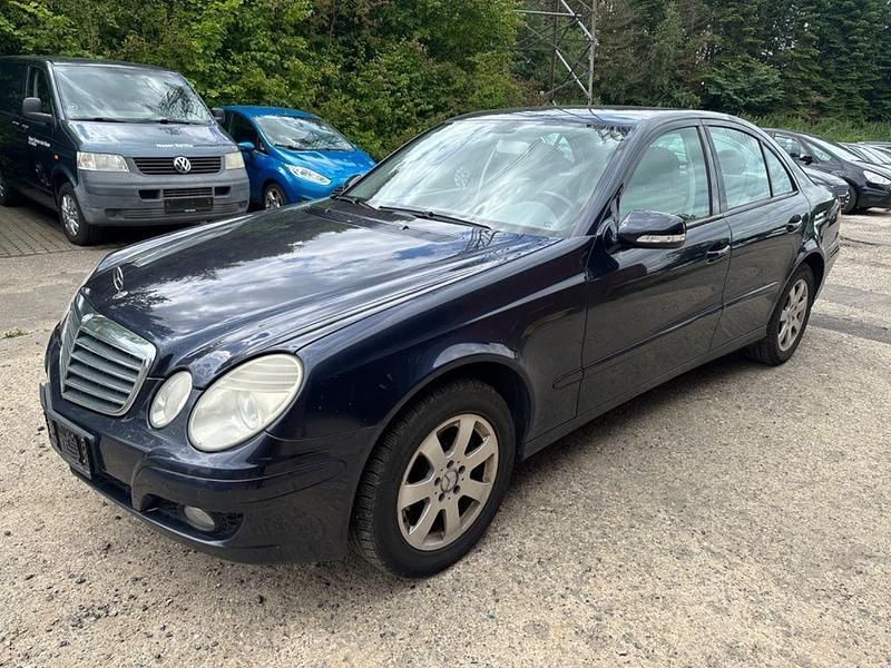 Blau Gebraucht 2006 Mercedes E280 Limousine | 3.100 € (Fairer Preis) - Bild 1/4