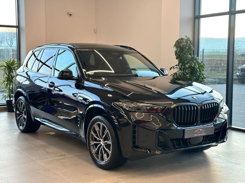 Black sapphire metallic Gebraucht 2024 BMW X5 M Sport SUV | 79.950 € (Superpreis) - Bild 1/4