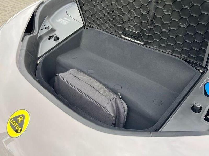 Gebraucht Lotus Eletre 450 kW (612 PS) 2023 Kaimu grey SUV