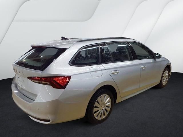 Używany Skoda Octavia 116 KM (85 kW) 2025 Srebrny Kombi