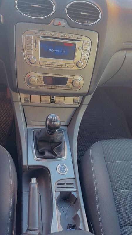 Gebraucht Ford Focus 145 PS (106 kW) 2010 Grau Kombi