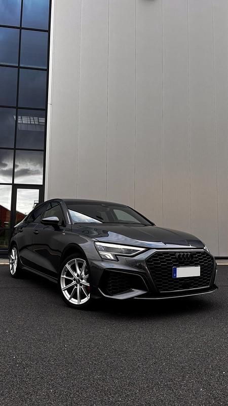 Grau Gebraucht 2022 Audi A3 S-Line Limousine | 28.490 € (Fairer Preis) - Bild 1/4