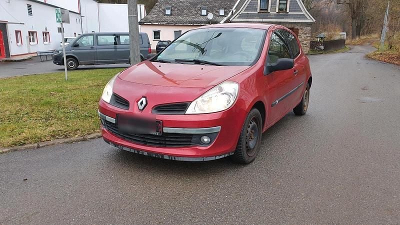 Rot Gebraucht 2005 Renault Clio III Kleinwagen | 1.599 € (Guter Preis) - Bild 1/4