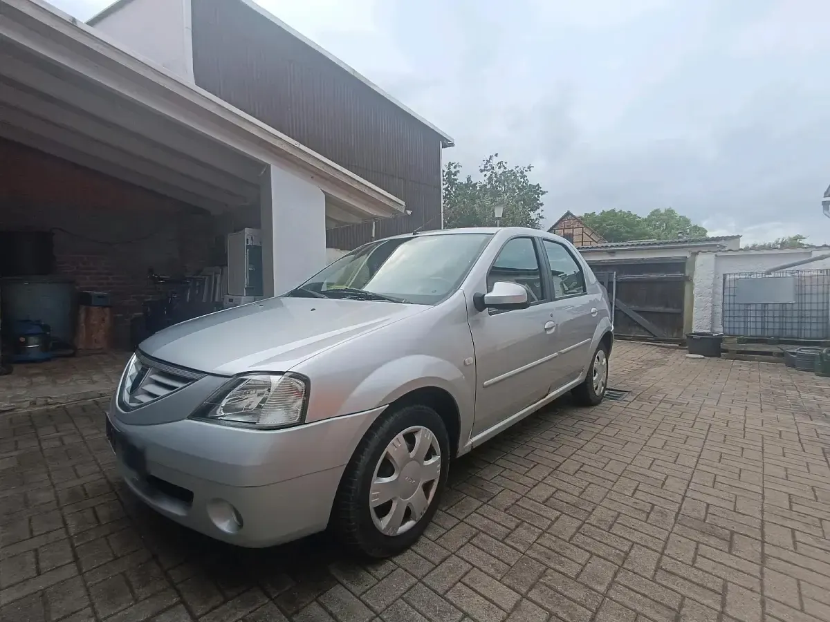 Gebraucht Dacia Logan 102 PS (75 kW) 2006 Silber Limousine