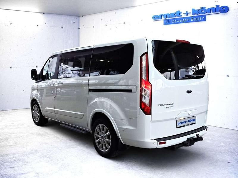 Gebraucht Ford Tourneo Titanium 131 PS (96 kW) 2022 Weiß Van / Kleinbus